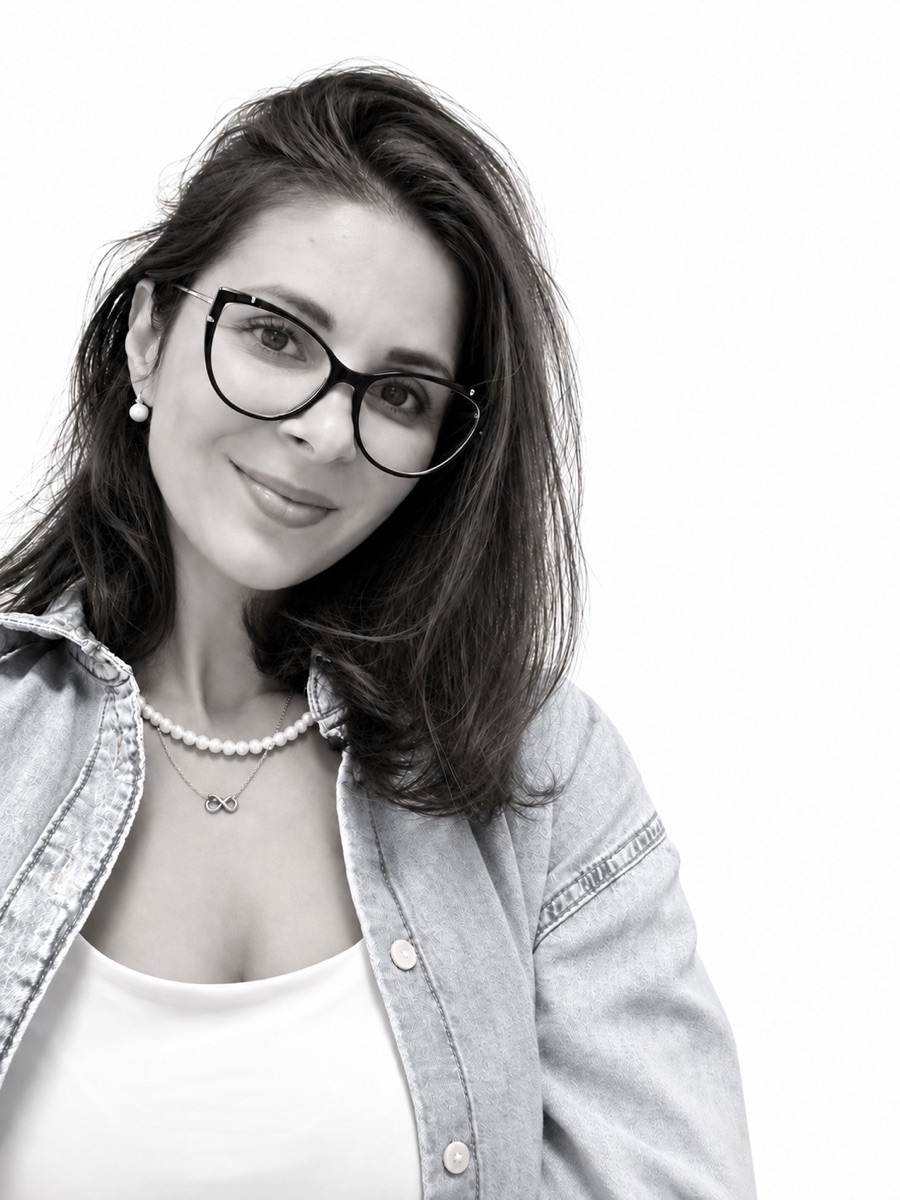 Bianca Turi-Lăzăr, portret alb-negru cu mesajul How you do anything is how you do everything